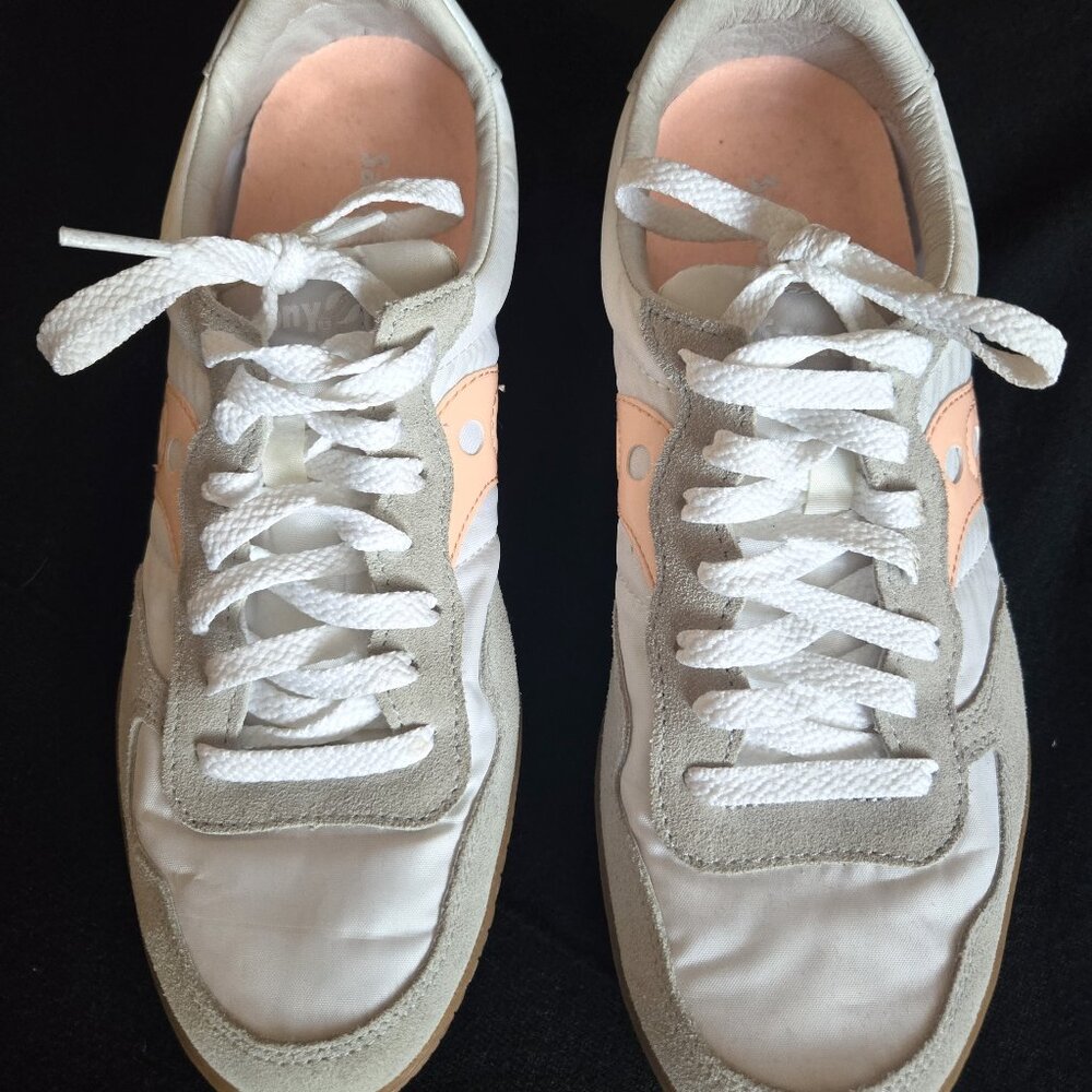 Womens Saucony Jazz Court low profile Sneakers - Size 9